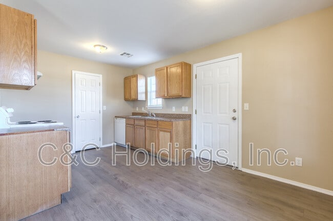 Building Photo - 914 Rockwood Ave