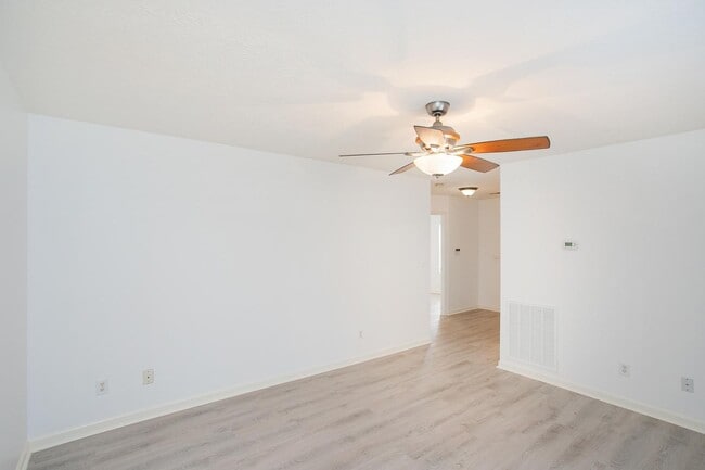 Building Photo - 517 Longleaf Ct