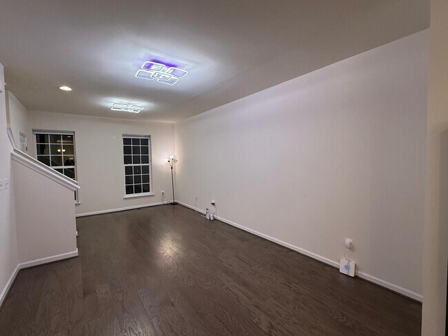 Building Photo - 23910 Catawba Hill Dr