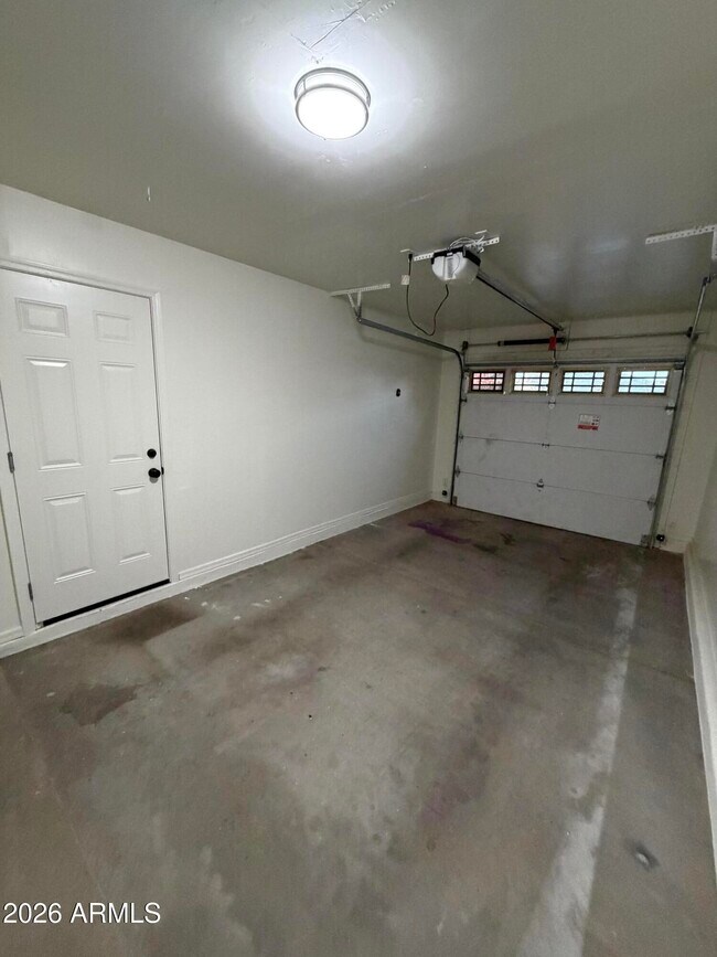 Building Photo - 46058 W Tulip Ln