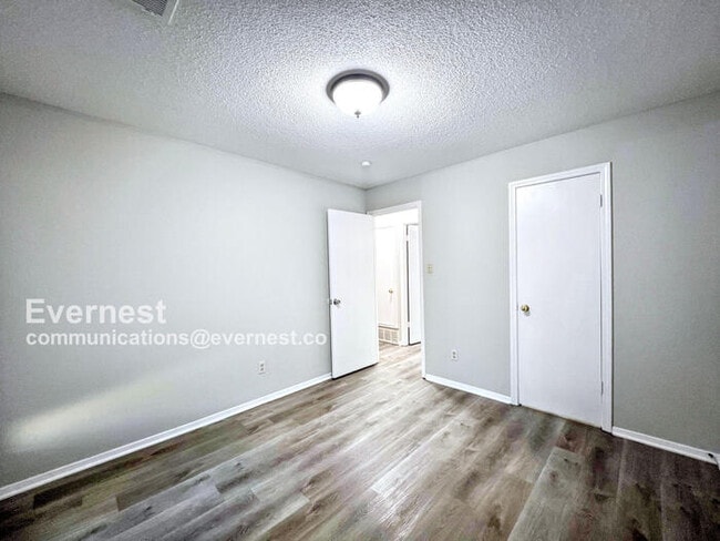 Building Photo - 3760 Heathcliff Dr