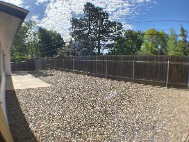 Building Photo - 3 Bedroom Home in Smokerise | Single-Level Living + Natural Light