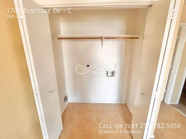 Building Photo - 1703 Benttree Dr