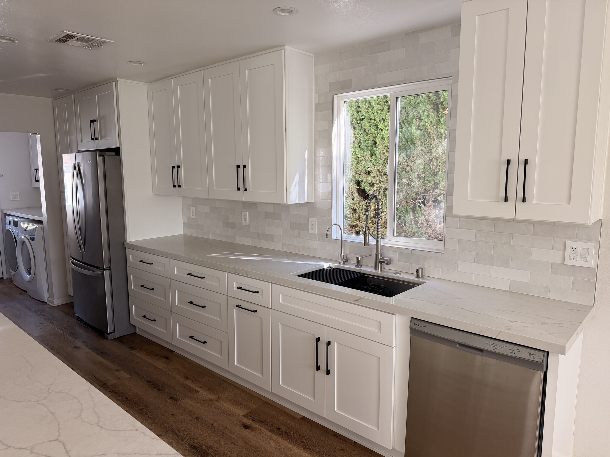 Building Photo - 5840 Allott Ave