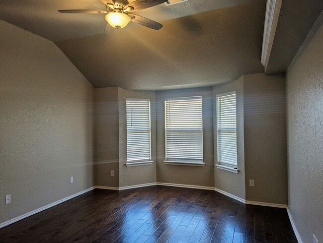 Building Photo - Beautiful 3 Bedroom Home with Study, Fireplace & Fenced Backyard!