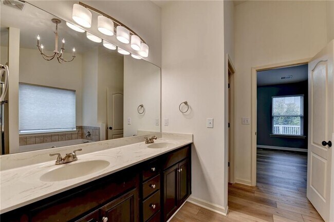 Building Photo - 5013 Groover Dr