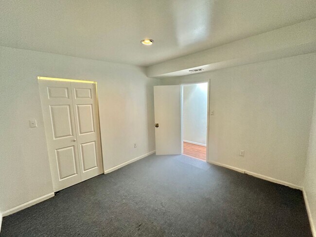 Building Photo - 2052 -Loukas