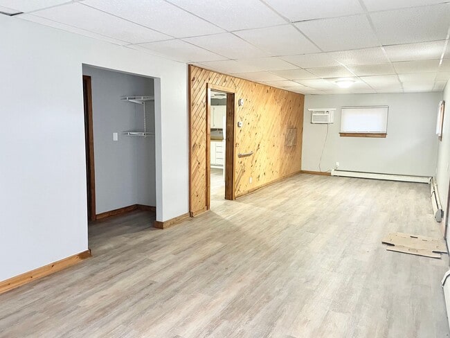 Building Photo - HUGE 3 Bed/2 Bath Home with your own private workshop + oversized garage