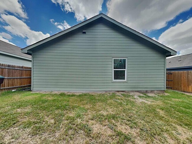 Building Photo - 5719 Leon Pl