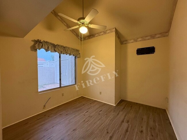 Building Photo - 1111 W Summit Pl