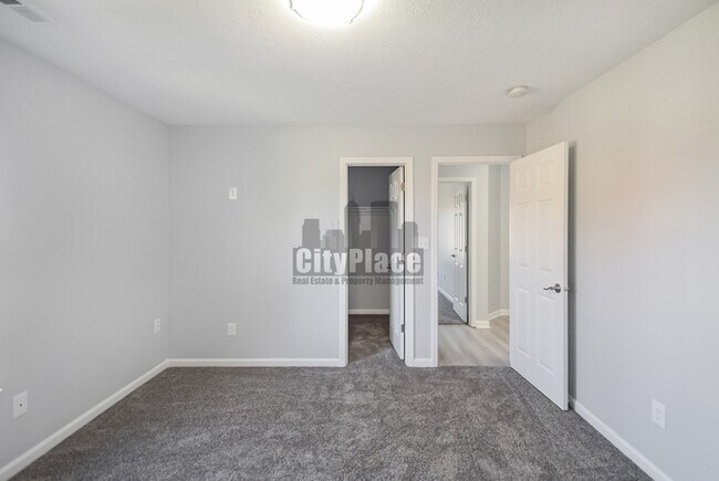Building Photo - 6677 W Longview Dr