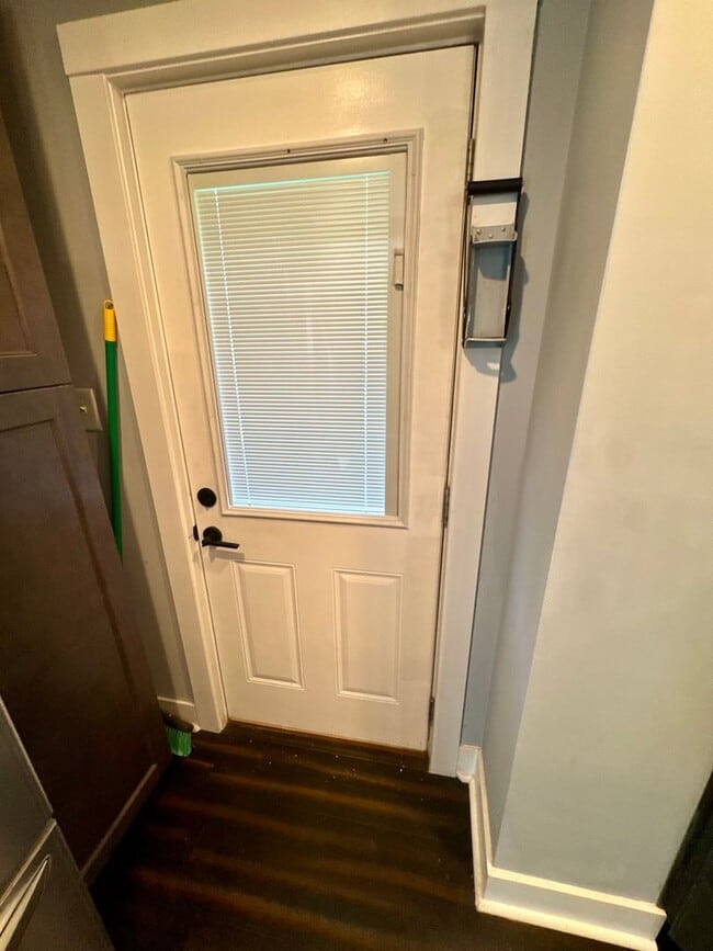 Building Photo - Open Concept 3 Bed 1.5 Bath in Swissville!