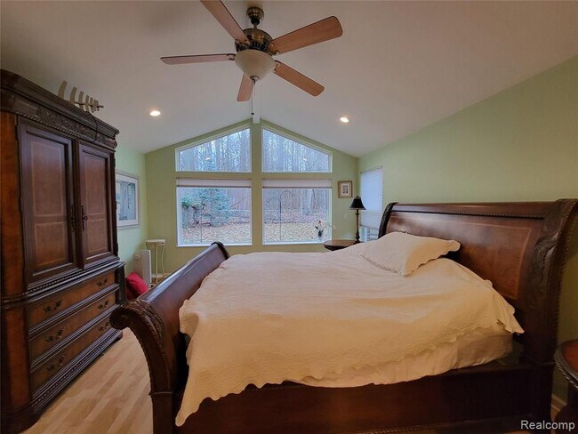 Building Photo - 18311 Norwich Rd