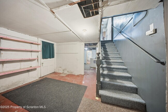 Building Photo - 612 Philo St