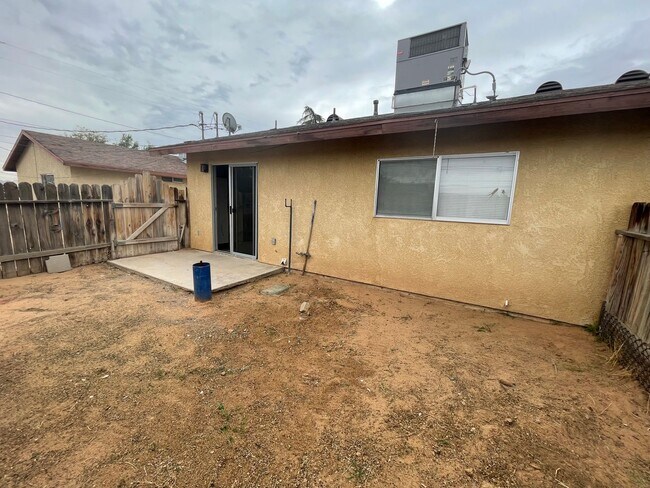 Building Photo - 3711