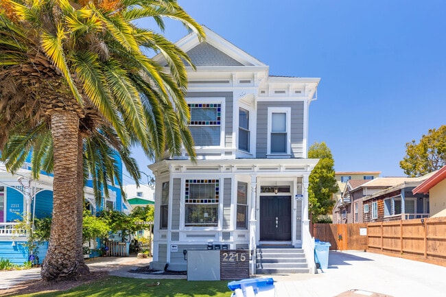 Building Photo - 2213 Blake St
