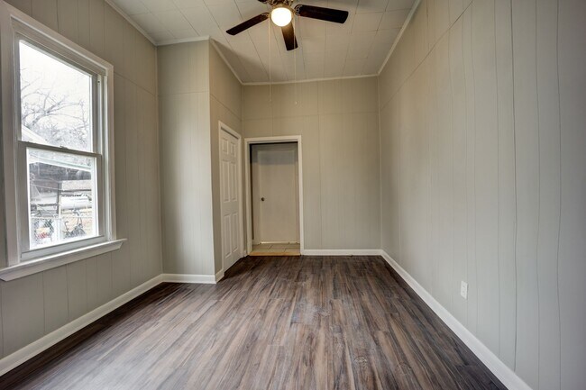 Building Photo - SF-025-800 South 19th Street House
