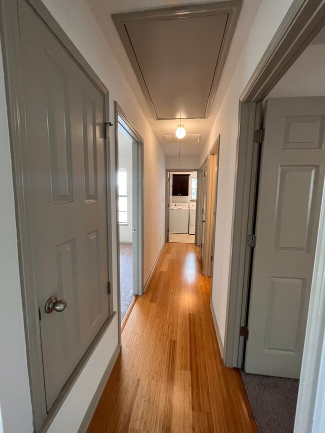 Building Photo - 4Bed/2Bath House w/ detached 2 car garage