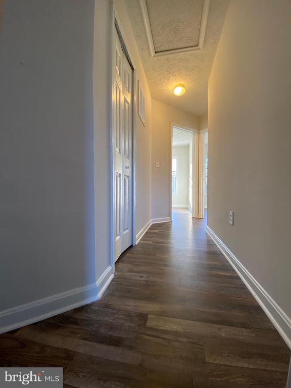 Building Photo - 9609 Coventry Creek Dr