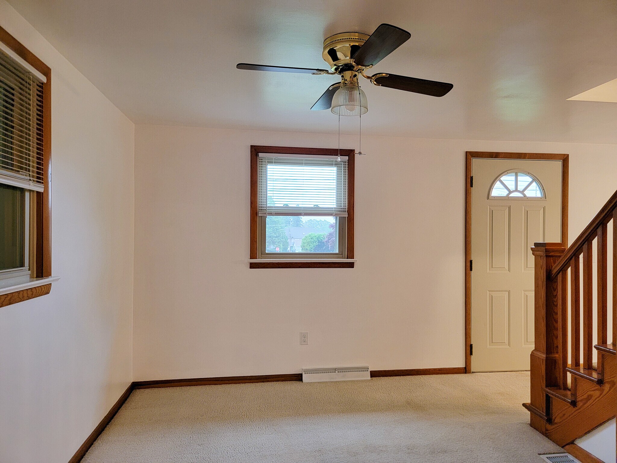 Building Photo - 902 Maple Ln