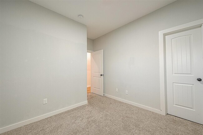 Building Photo - 336 De Haven St