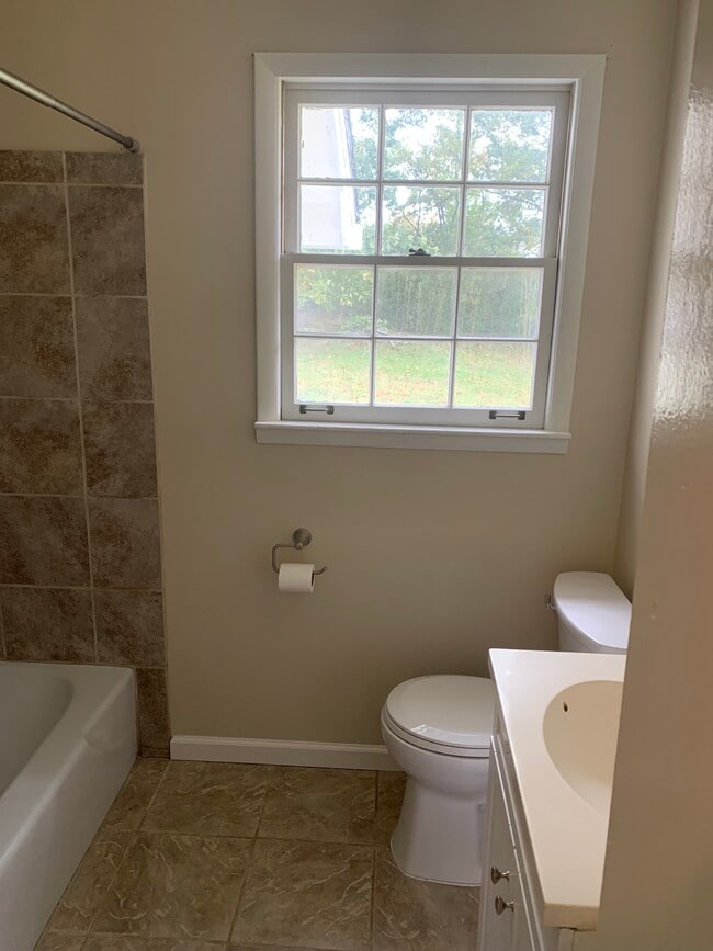 Building Photo - 577 Douglas Ave