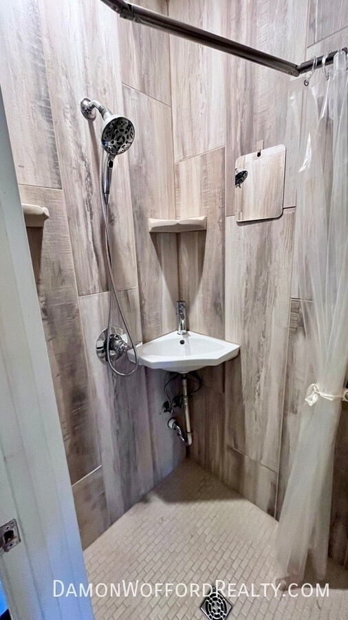 Building Photo - 1707 Pine St