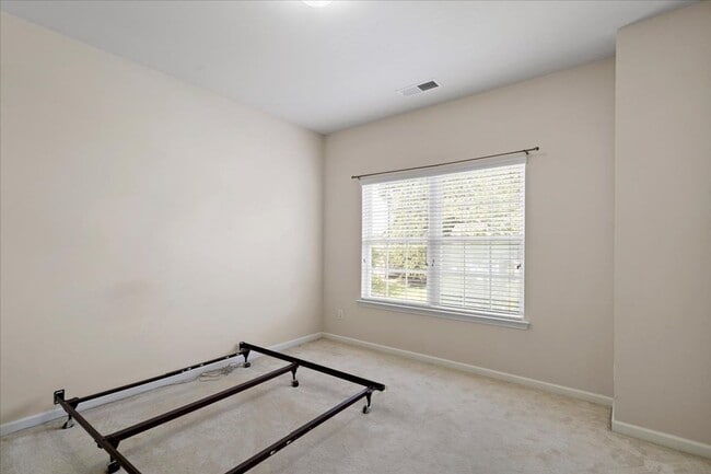 Building Photo - Spacious 5BR/3BA minutes from Ballantyne V...