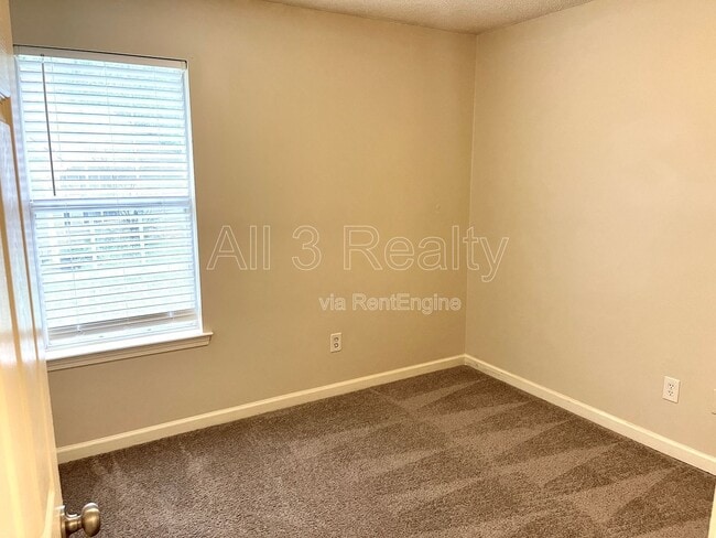 Building Photo - 132 Samanthas Way