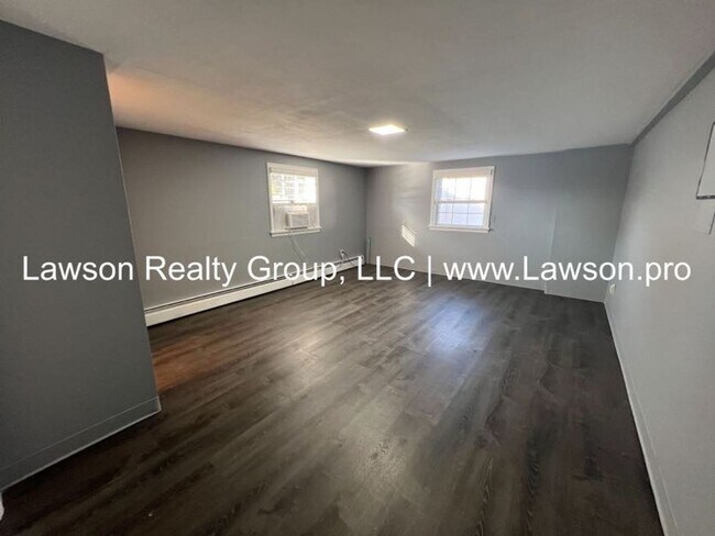 Building Photo - Very Nice & Spacious Home in Hidden Valley Neighborhood - Pet Friendly!