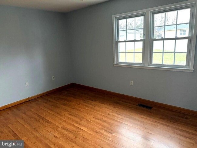 Building Photo - 5052 Lakeland Ct