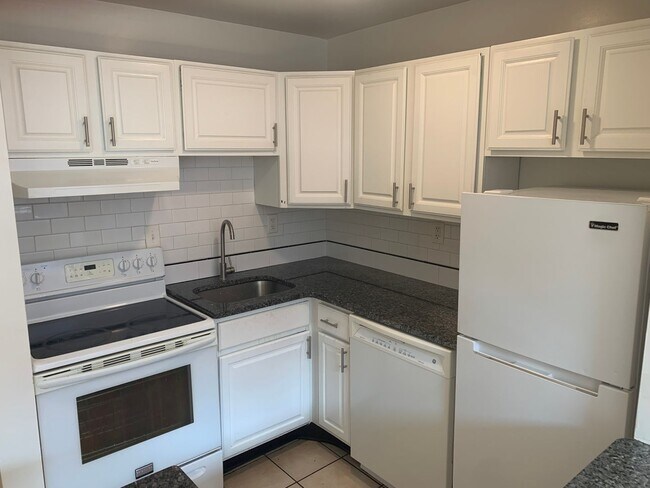 Building Photo - 105-107 Washington Street-Unit 5