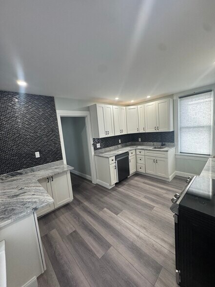 Kitchen - 609 Broad Ave