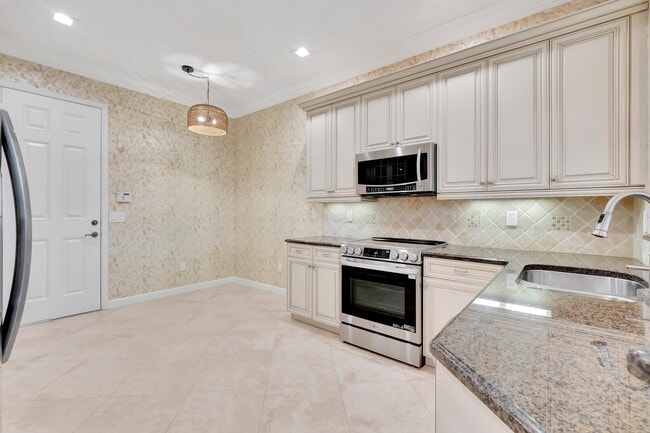 Building Photo - 100 W Prive Cir