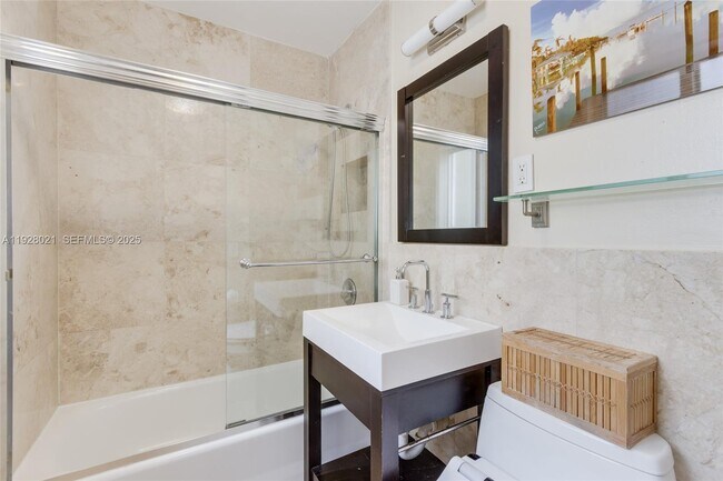 Building Photo - 1110 Venetian Way