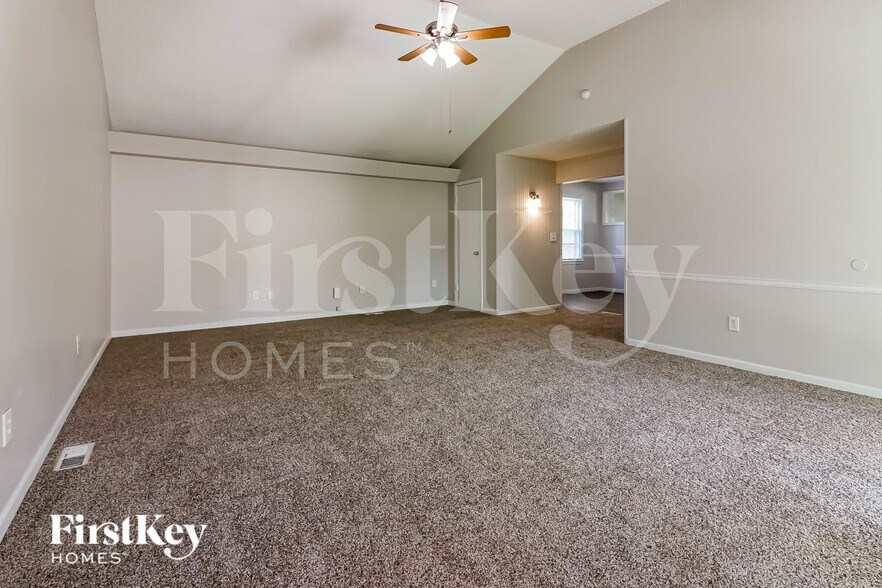 Building Photo - 607 NE Short St