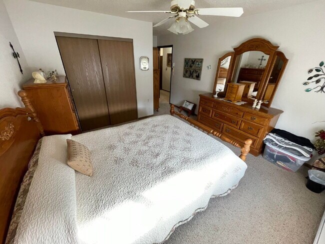 Building Photo - APPLICATION PENDING -- Spacious, Pet-Frien...