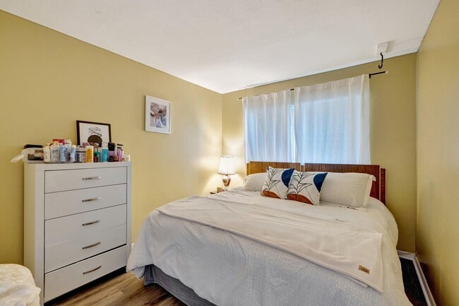 Building Photo - 3004 NE 5th Terrace