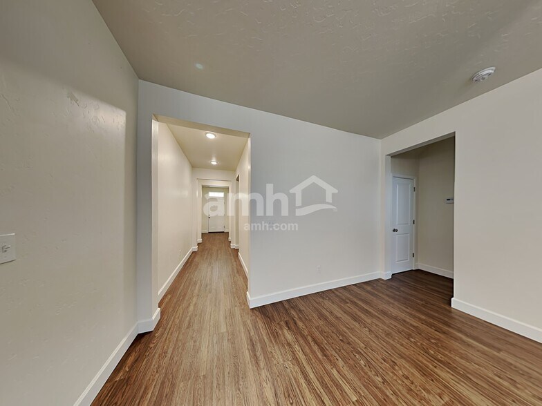 Building Photo - 332 E Sicily Dr