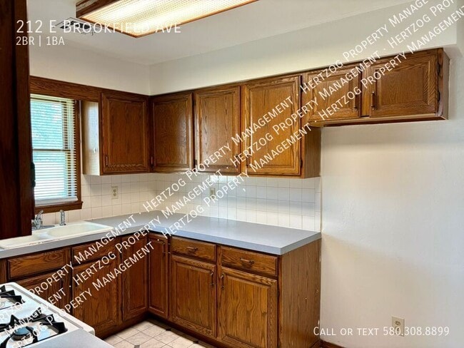 Building Photo - 212 E Brookfield Ave