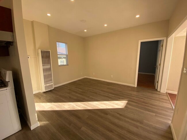 Building Photo - 4032 Suter St