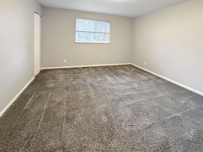 Building Photo - Honeysuckle Duplex