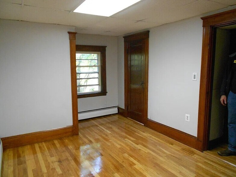 Building Photo - 52 Redlands Rd