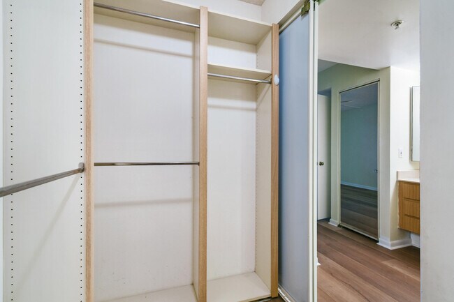 Building Photo - 1701 Marina Isle Way