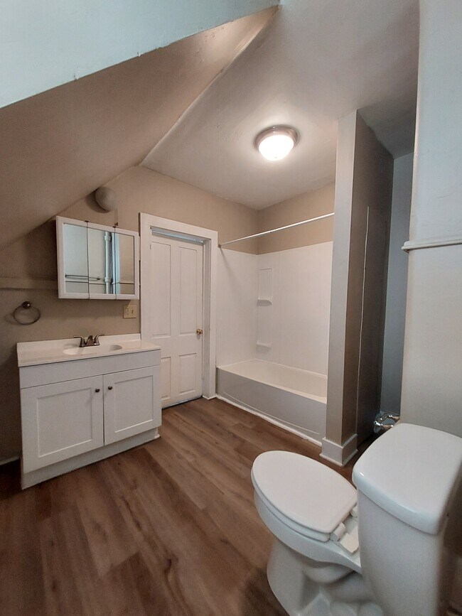 Building Photo - 192 Union St