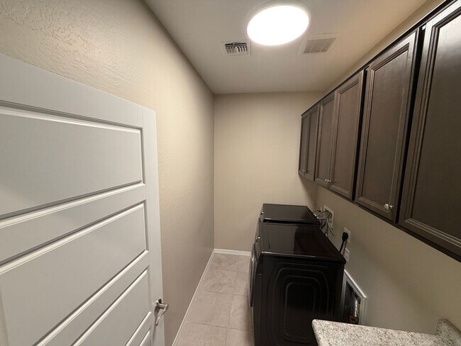 Building Photo - 1322 E Gemini Pl
