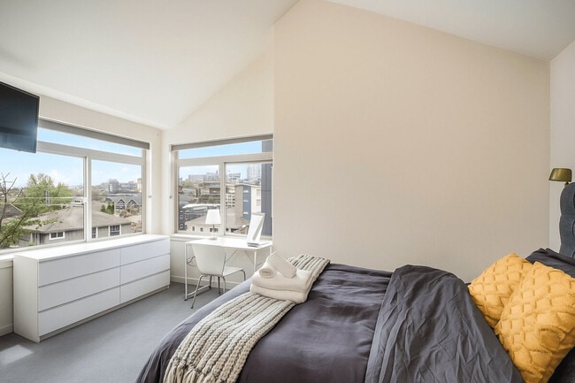 Building Photo - 1308 E Marion St