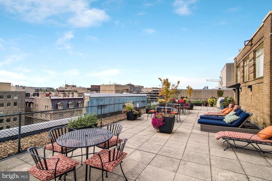 Building Photo - 1727 Massachusetts Ave NW