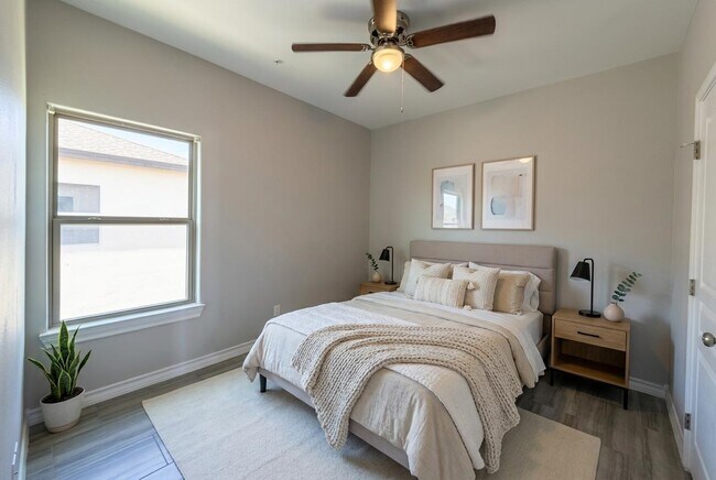 Building Photo - 5601 Cuenca Dr