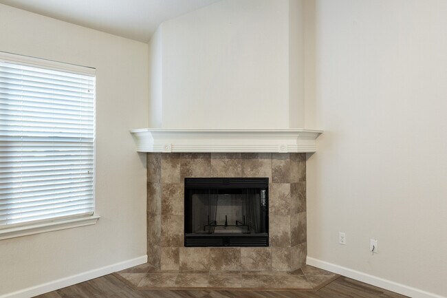 Building Photo - 325 Emerald Ridge Dr